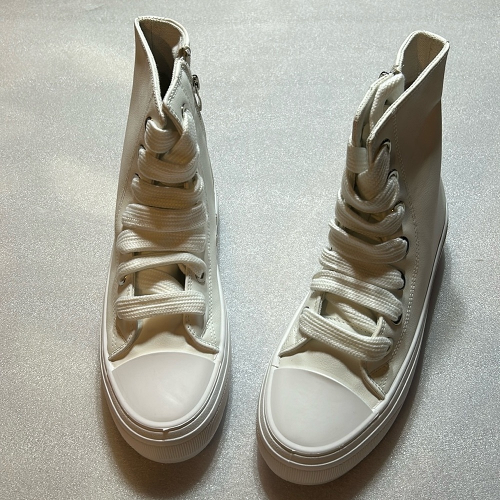 White PU leather Hi Top sneakers. Sz 10 NIB
